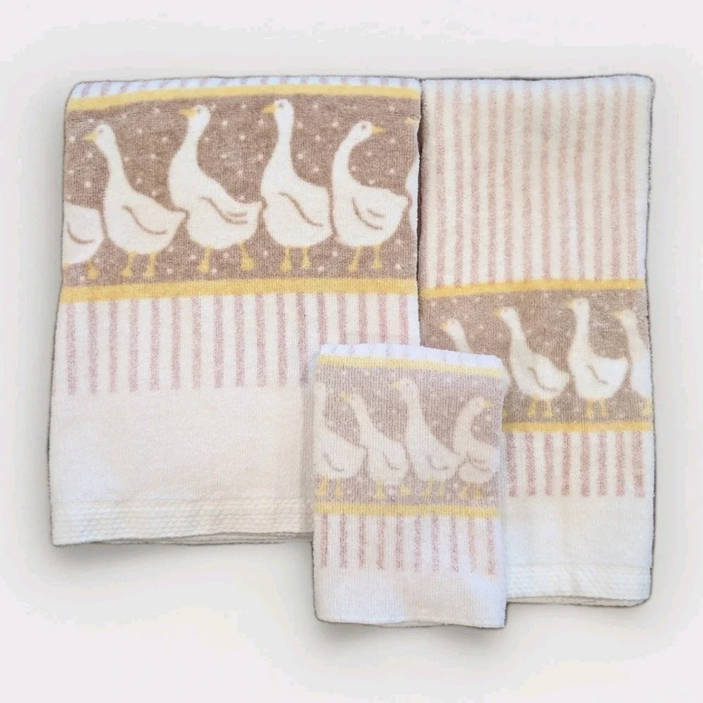 VTG Fieldcrest White Geese Brown Pink Yellow 3 Piece Bath Towel Set